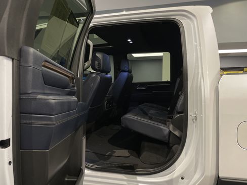 Used 2024 Chevrolet Silverado 3500 High Country w/ Technology Package AWD/4WD image 36