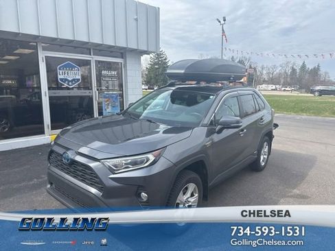 Used 2021 Toyota RAV4 XLE w/ Convenience Package image 1
