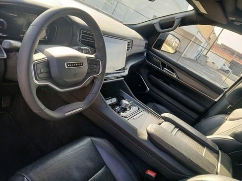 Used 2023 Jeep Wagoneer Series III w/ Premium Group I image 40