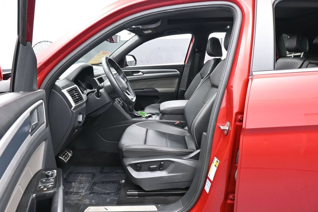 Used 2021 Volkswagen Atlas Cross Sport SE w/ Panoramic Sunroof Package FWD image 11