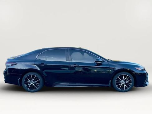 Used 2022 Toyota Camry SE FWD image 8