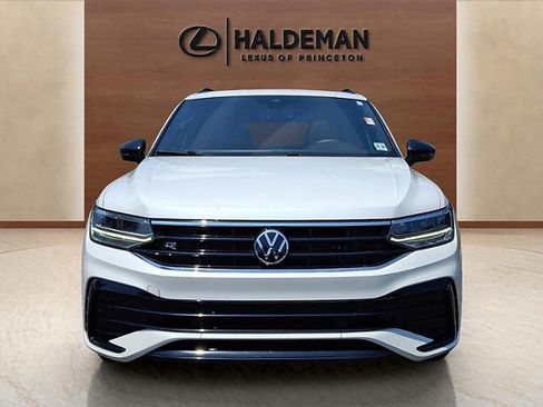 Used 2023 Volkswagen Tiguan SE R-Line AWD/4WD image 2