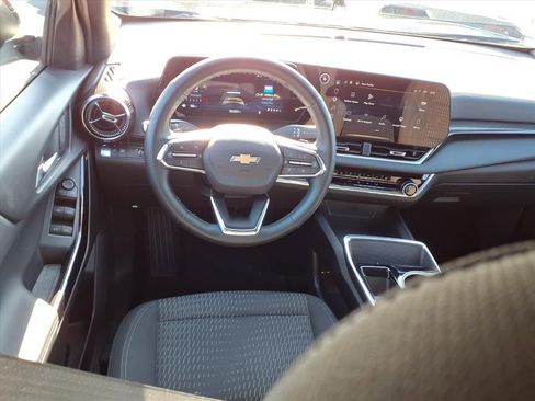 Used 2025 Chevrolet Equinox LT image 6