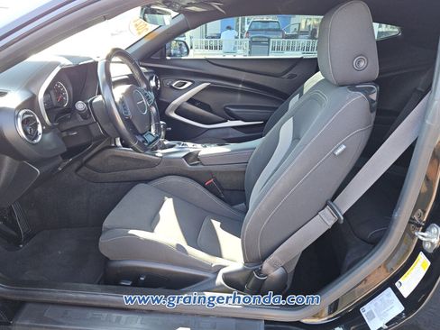 Used 2021 Chevrolet Camaro LT w/ Technology Package RWD image 10