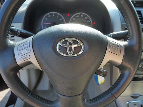 Used 2013 Toyota Corolla LE Special Edition FWD image 25