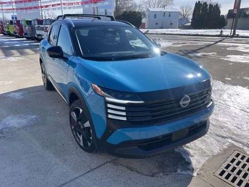 Used 2025 Nissan Kicks SR image 5