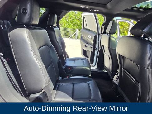 Used 2018 Ford Explorer XLT w/ Equipment Group 202A AWD/4WD image 24