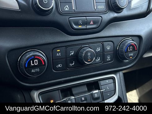 Used 2023 GMC Terrain SLT image 20