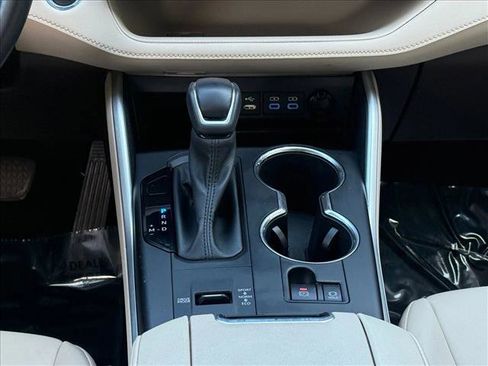 Used 2022 Toyota Highlander XLE FWD image 24