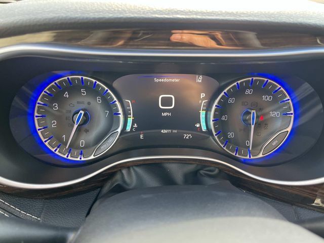 Used 2023 Chrysler Pacifica Limited FWD image 37
