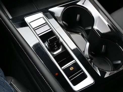 Used 2024 Volkswagen Atlas SE w/ Black Wheel Package image 25