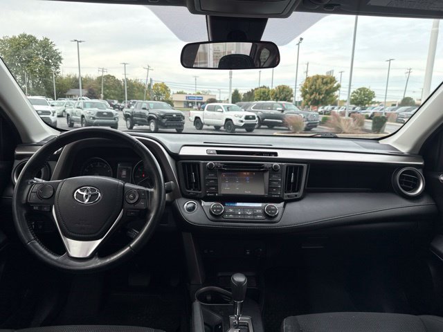 Used 2018 Toyota RAV4 XLE AWD/4WD image 12