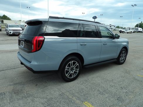 Used 2025 Ford Expedition Active AWD/4WD image 6