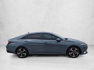 Used 2022 Hyundai Elantra SEL w/ Convenience + Premium Package FWD video 4