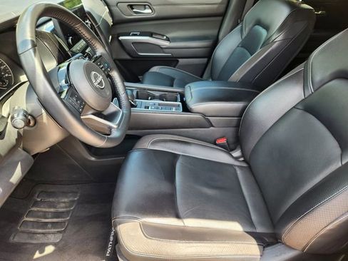 Used 2023 Nissan Pathfinder SL w/ SL Premium Package FWD image 13