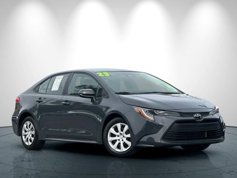 Used 2023 Toyota Corolla LE image 2