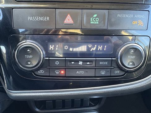 Used 2017 Mitsubishi Outlander ES image 17