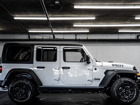 Used 2023 Jeep Wrangler Unlimited w/ Cold Weather Group AWD/4WD image 6
