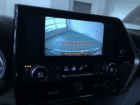 Certified 2023 Toyota Highlander XLE image 29