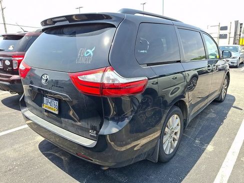 Used 2017 Toyota Sienna XLE AWD/4WD image 5