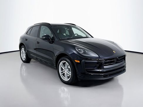 Certified 2025 Porsche Macan image 7