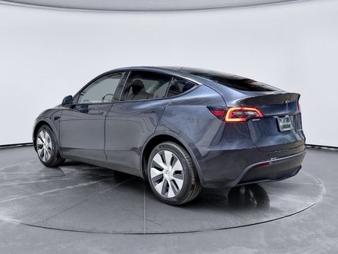 Used 2024 Tesla Model Y Long Range AWD/4WD image 2