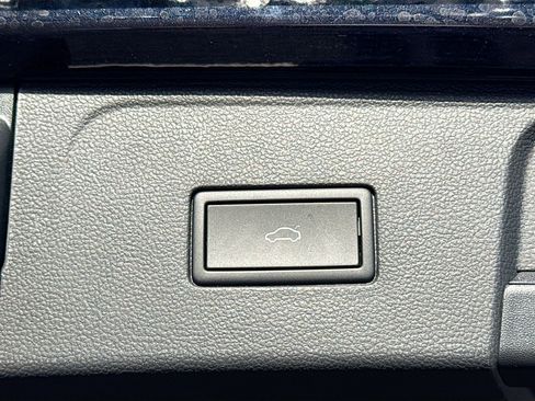 Used 2024 Volkswagen Atlas Peak Edition SEL image 12