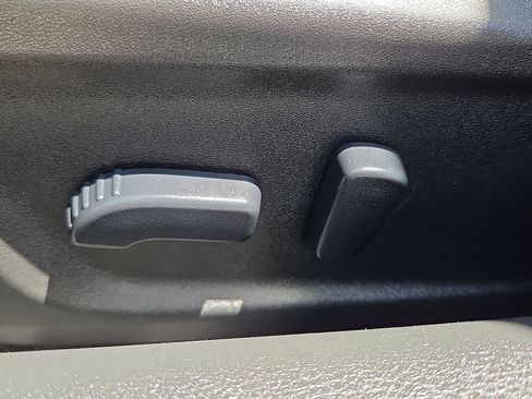 Used 2025 Nissan Altima 2.5 SV FWD image 17