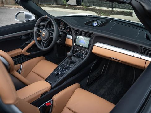Used 2019 Porsche 911 Speedster RWD image 57