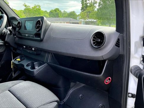 Used 2023 Mercedes-Benz Sprinter 2500 image 10