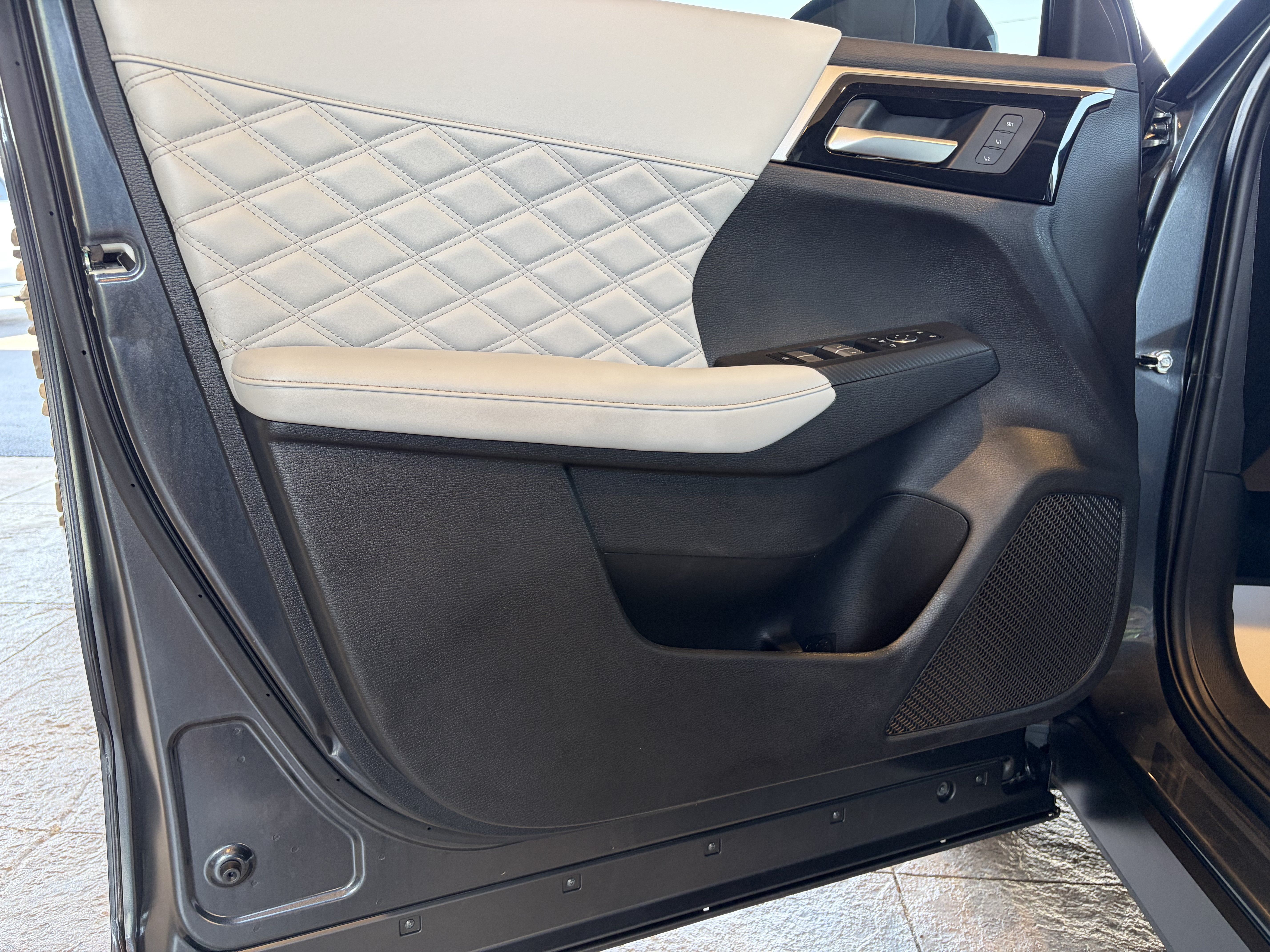 Used 2024 Mitsubishi Outlander SEL FWD image 11