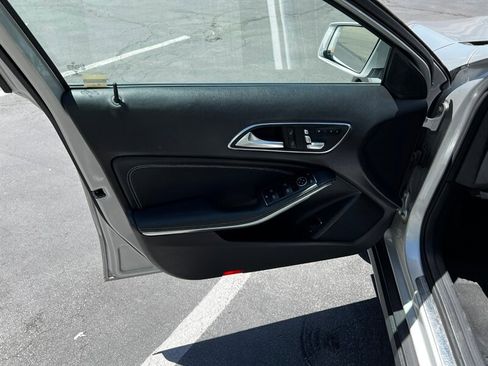 Used 2018 Mercedes-Benz GLA 250 4MATIC w/ Premium Package image 20