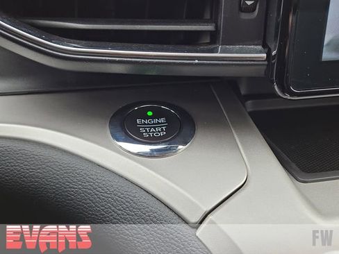 Used 2021 Ford Explorer XLT w/ Equipment Group 202A image 8