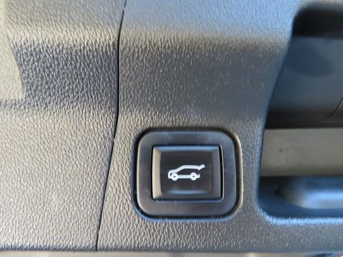 Used 2017 GMC Acadia SLE image 43