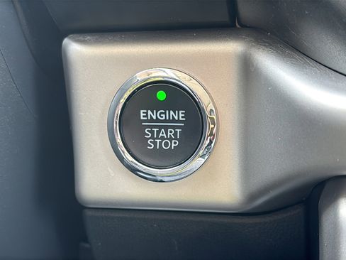 Used 2023 Ford Expedition XLT image 35