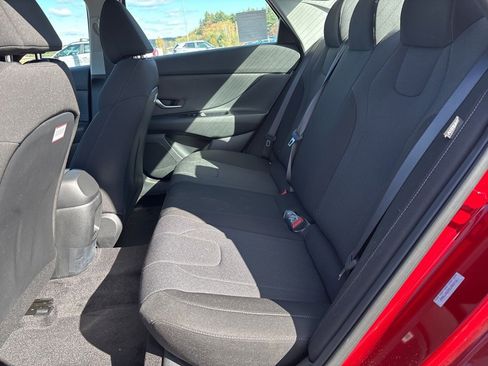 New 2025 Hyundai Elantra SE image 9