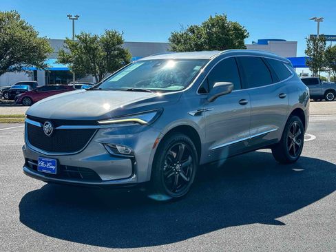 Used 2023 Buick Enclave Essence w/ Sport Touring Edition FWD image 10