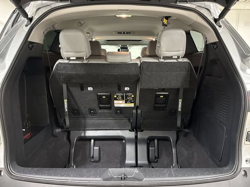 Used 2025 Toyota Sienna XLE AWD/4WD image 25