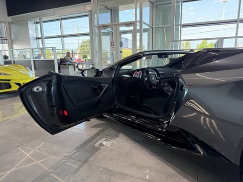Used 2019 Lamborghini Huracan Performante AWD/4WD image 13