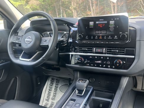 Certified 2025 Nissan Pathfinder SL AWD/4WD image 3