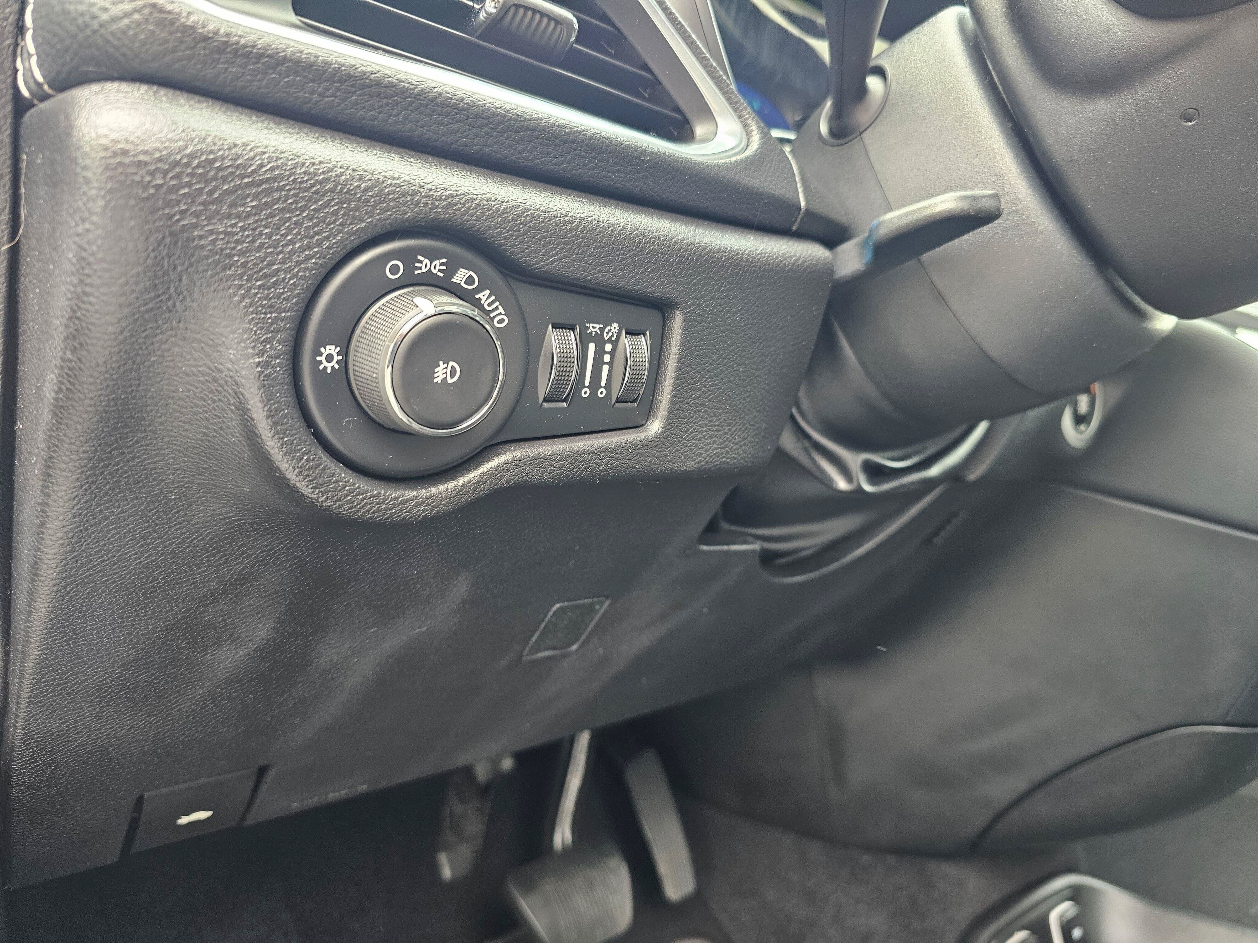 Used 2019 Chrysler Pacifica Limited w/ Advanced Safetytec Group FWD image 19