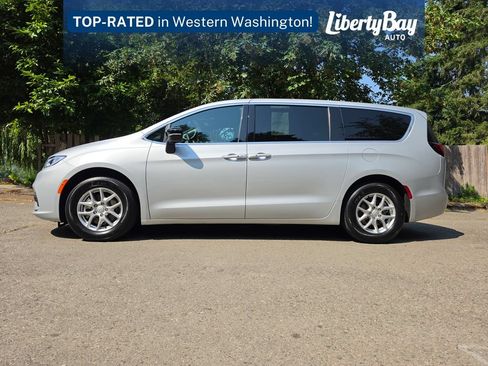 Used 2026 Chrysler Pacifica Select FWD image 10