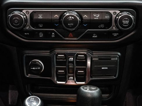 Used 2023 Jeep Wrangler Sahara image 27