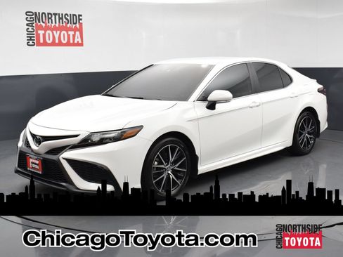 Used 2024 Toyota Camry SE w/ Cold Weather Package AWD/4WD image 1