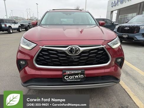 Used 2022 Toyota Highlander Platinum image 2