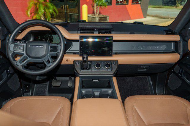 Used 2025 Land Rover Defender 130 X-Dynamic SE AWD/4WD image 14