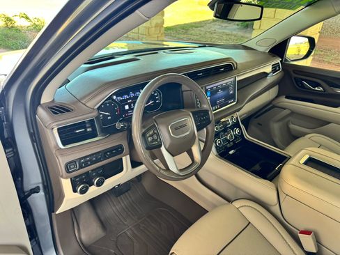 Used 2021 GMC Yukon XL Denali w/ LPO, Illumination Package AWD/4WD image 12