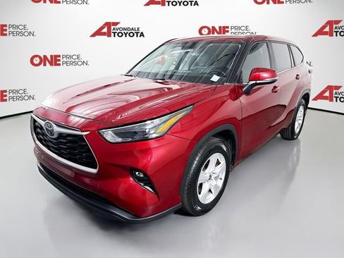 Used 2023 Toyota Highlander LE FWD image 4