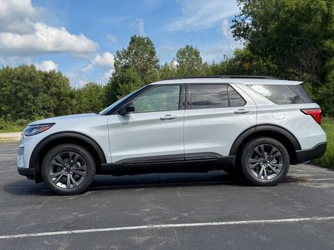 New 2026 Ford Explorer Active w/ Active Comfort Package AWD/4WD image 8