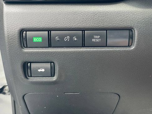 Certified 2023 Nissan Sentra SR FWD image 14